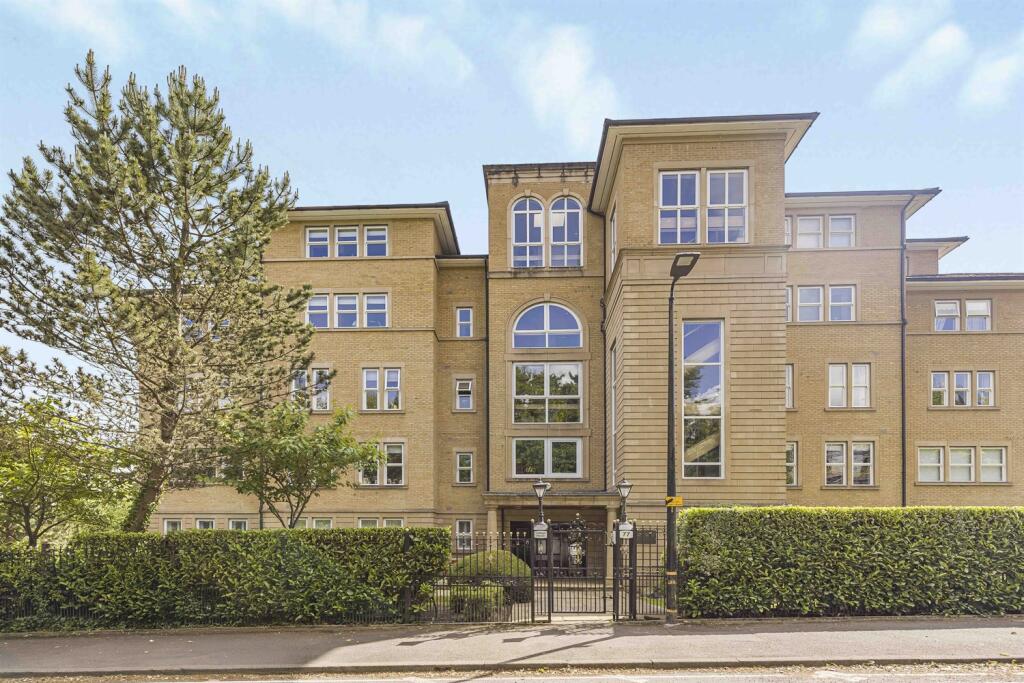 3 bedroom apartment for sale in South Downs Road, Bowdon, WA14